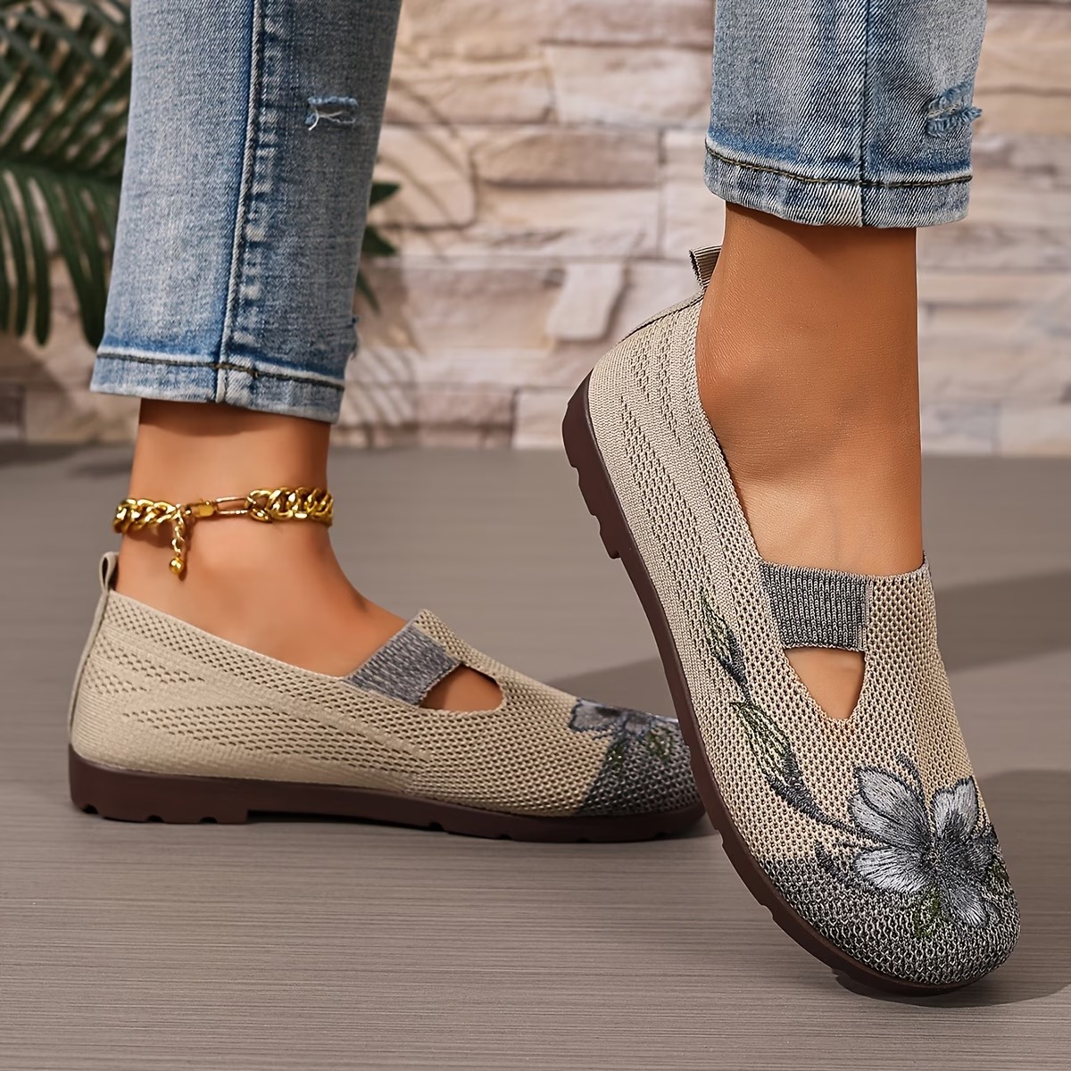 Atmungsaktive und wunderschön bestickte orthopädische Damenschuhe