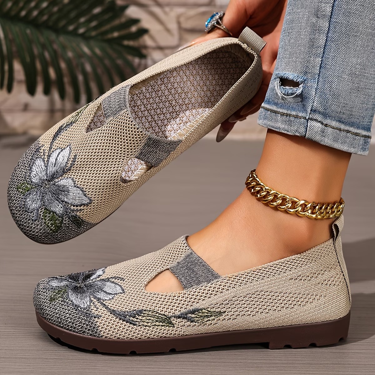 Atmungsaktive und wunderschön bestickte orthopädische Damenschuhe