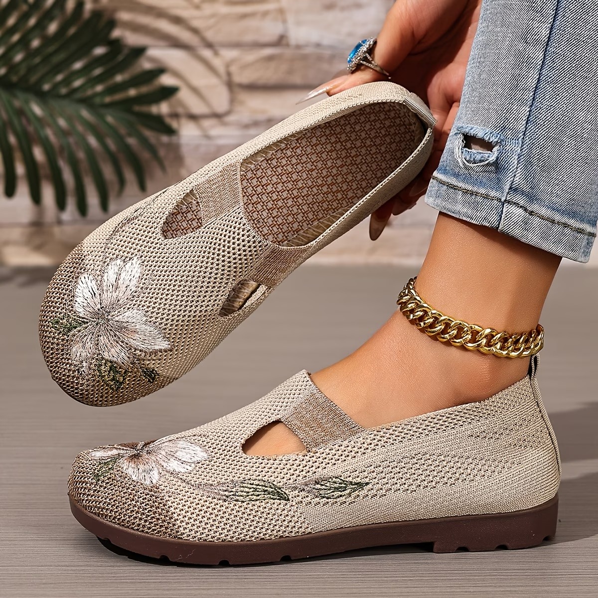 Atmungsaktive und wunderschön bestickte orthopädische Damenschuhe