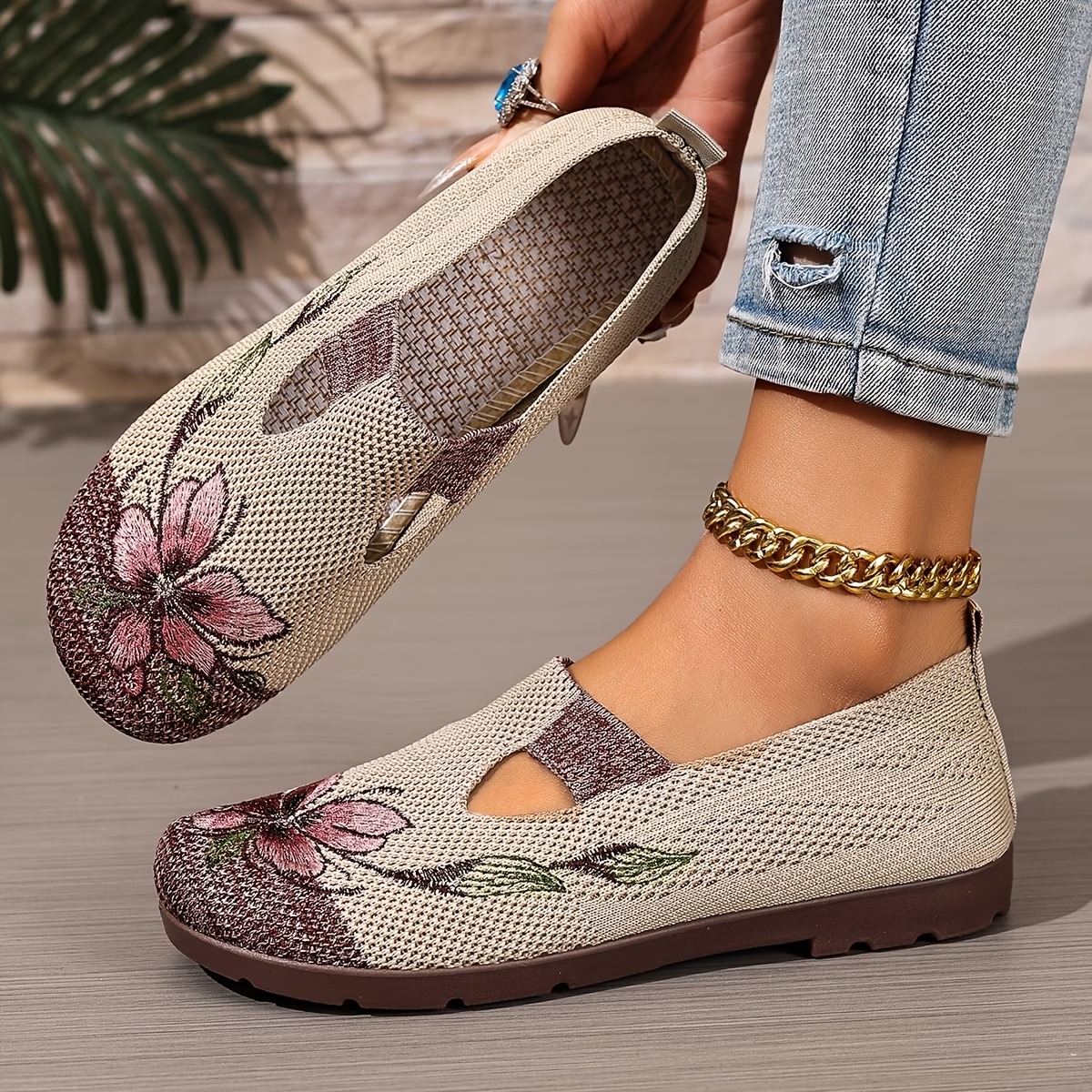 Atmungsaktive und wunderschön bestickte orthopädische Damenschuhe