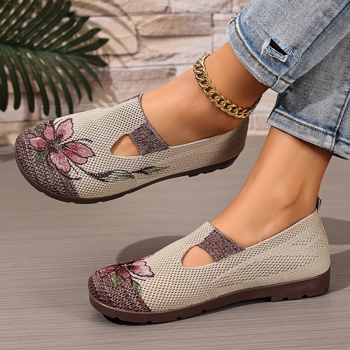 Atmungsaktive und wunderschön bestickte orthopädische Damenschuhe