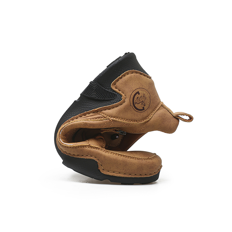 Handgefertigte Premium-Leder-Slipper für Herren – breite Zehenpartie, Fußgewölbeunterstützung, wasserdicht, rutschfest und druckentlastender Komfort.