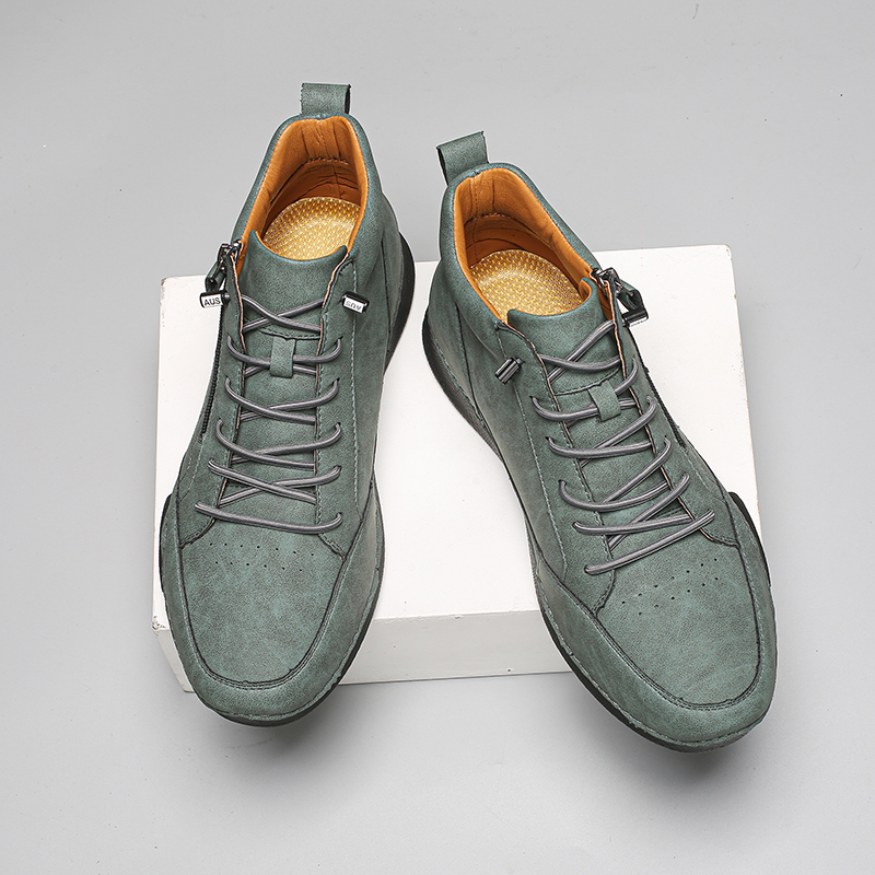 Handgefertigte Premium-Leder-Slipper für Herren – breite Zehenpartie, Fußgewölbeunterstützung, wasserdicht, rutschfest und druckentlastender Komfort.