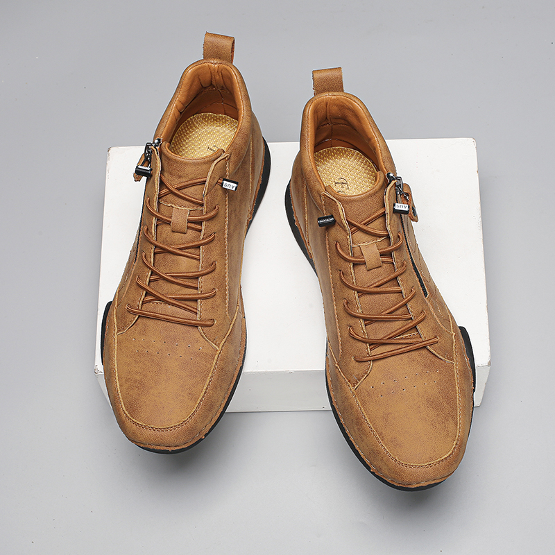 Handgefertigte Premium-Leder-Slipper für Herren – breite Zehenpartie, Fußgewölbeunterstützung, wasserdicht, rutschfest und druckentlastender Komfort.