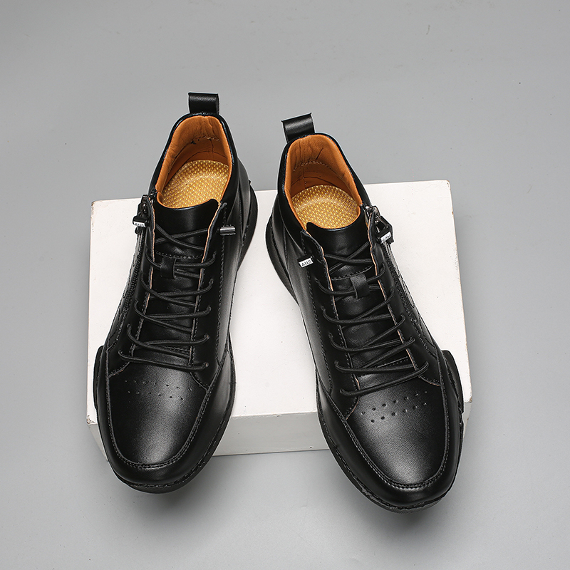 Handgefertigte Premium-Leder-Slipper für Herren – breite Zehenpartie, Fußgewölbeunterstützung, wasserdicht, rutschfest und druckentlastender Komfort.