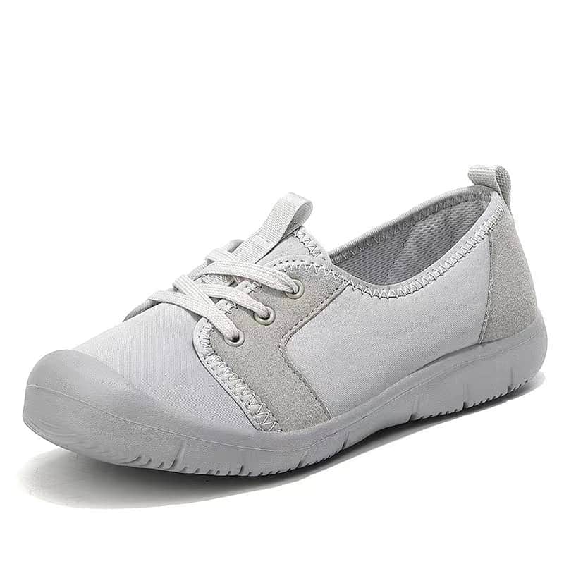 Weiche, orthopädische, rutschfeste Schuhe mit runder Spitze – bevorzugt von schwangeren Frauen und älteren Menschen