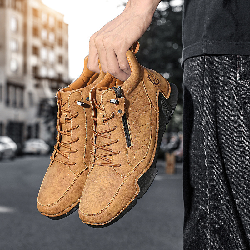 Handgefertigte Premium-Leder-Slipper für Herren – breite Zehenpartie, Fußgewölbeunterstützung, wasserdicht, rutschfest und druckentlastender Komfort.
