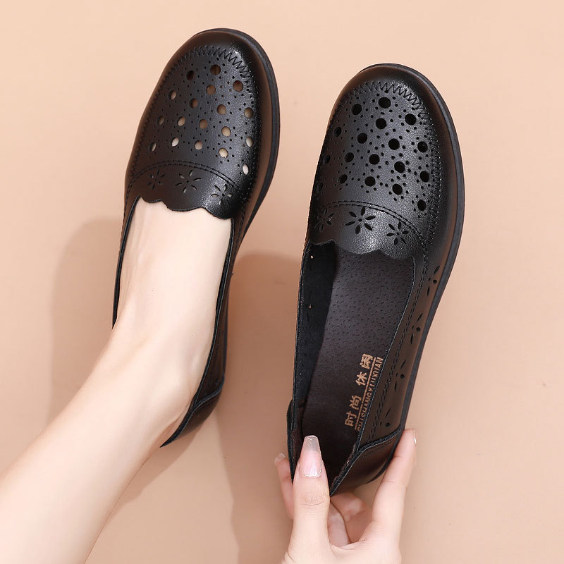 Mom Sandals, Summer Breathable And Fashionable Hollow Leather Shoes, Soft Soles, Non-Slip Flat Soles, Middle-Aged And Elderly Women'S Shoes, Elderly Hole Shoes