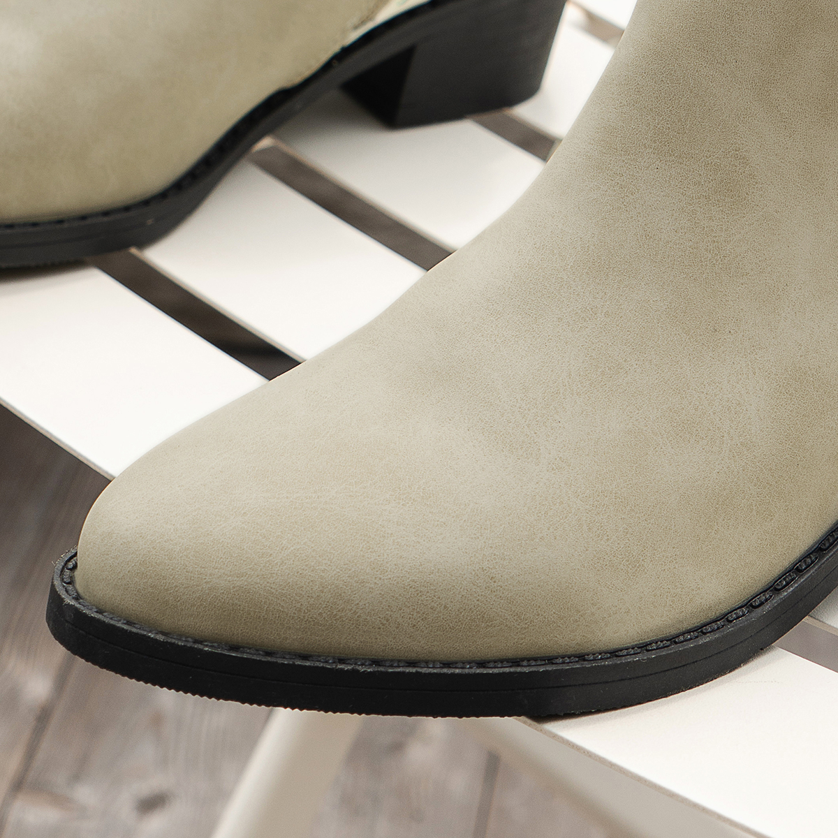 🌸🎉Trendy Must-Have! Only a Few Left!✨🥿💫Women's Commuter Lightweight Waterproof And Wear-Resistant Formal Boots