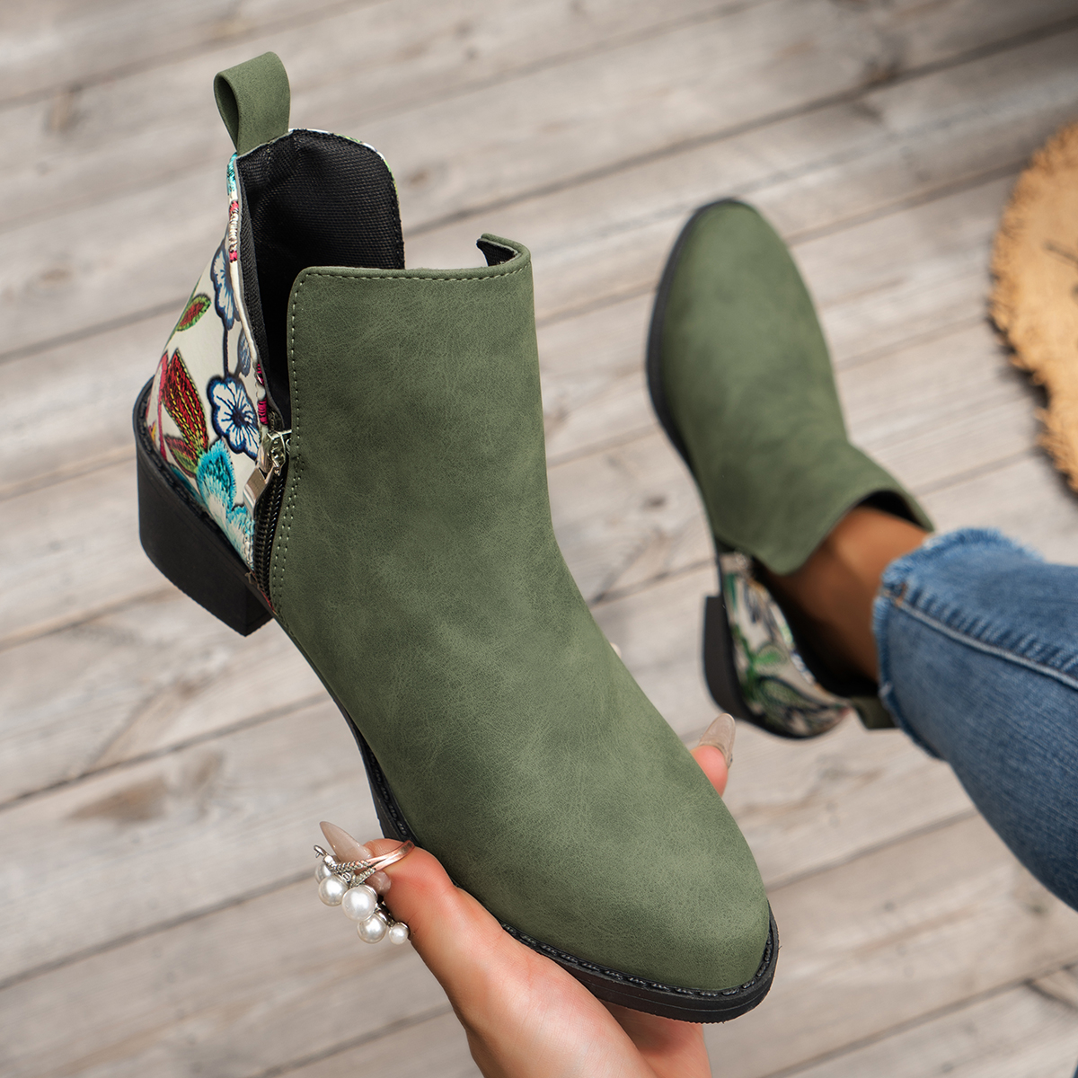 🌸🎉Trendy Must-Have! Only a Few Left!✨🥿💫Women's Commuter Lightweight Waterproof And Wear-Resistant Formal Boots