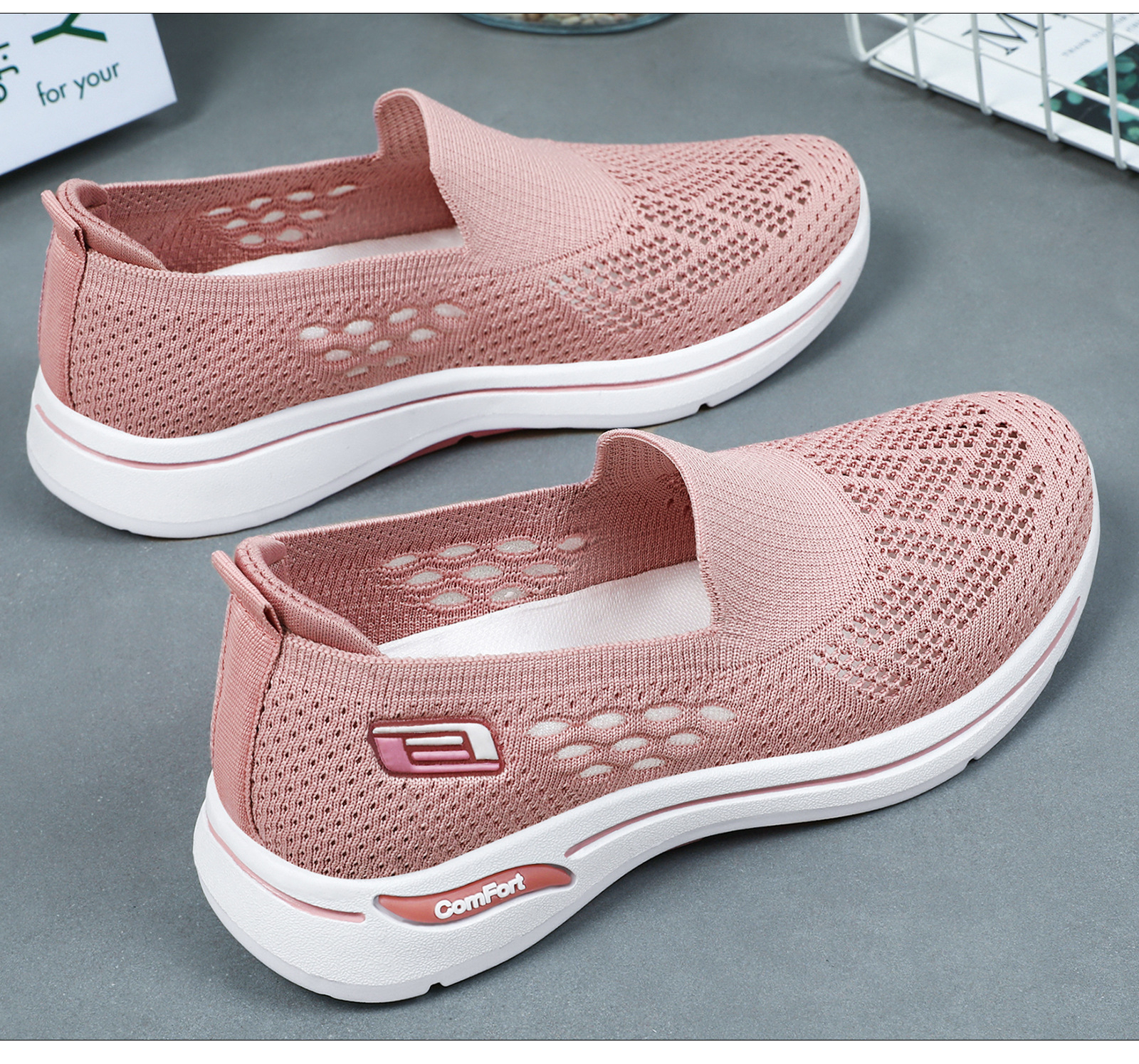 Lightweight Women's Slip-On Sneakers – Breathable Mesh & Non-Slip Sole for Easy Walking