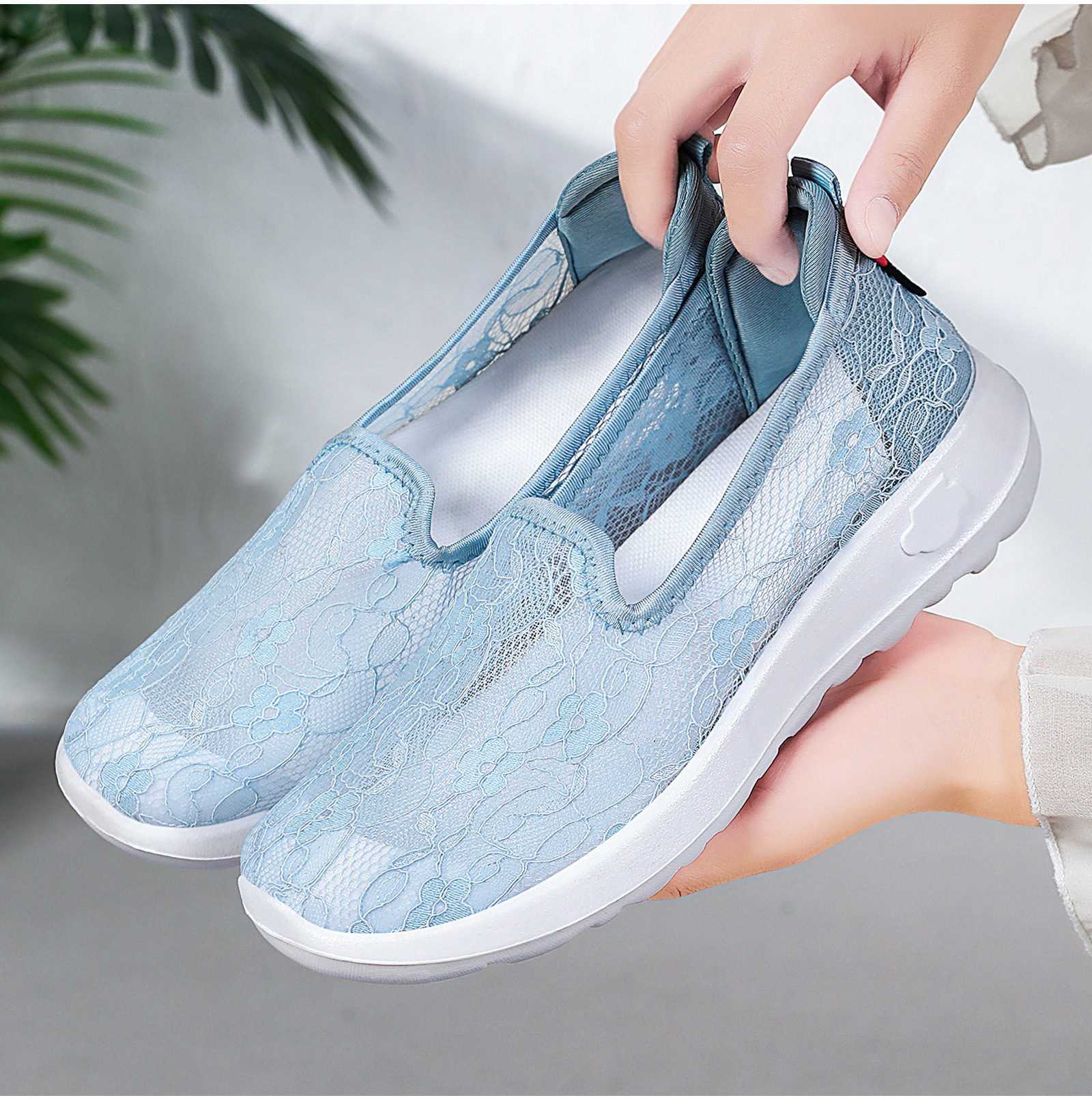 Breathable Lace Walking Shoes – Keep Feet Cool & Stylish for Daily Commute & Leisure