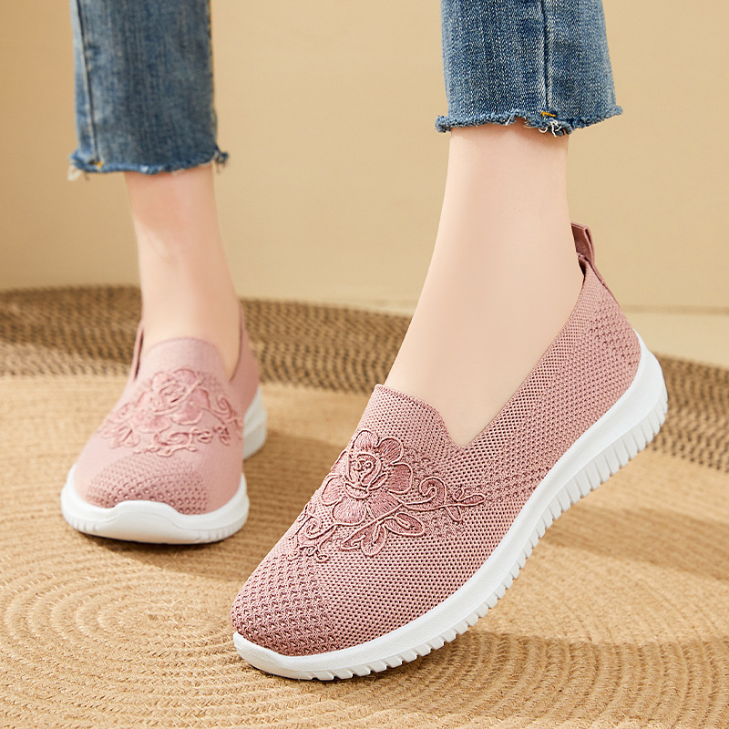 Shoes For Women 2026 Spring New Women'S Shoes Old Beijing Cloth Shoes Casual Fashion Embroidered Mother'S Shoes Shallow Mouth Single Shoes