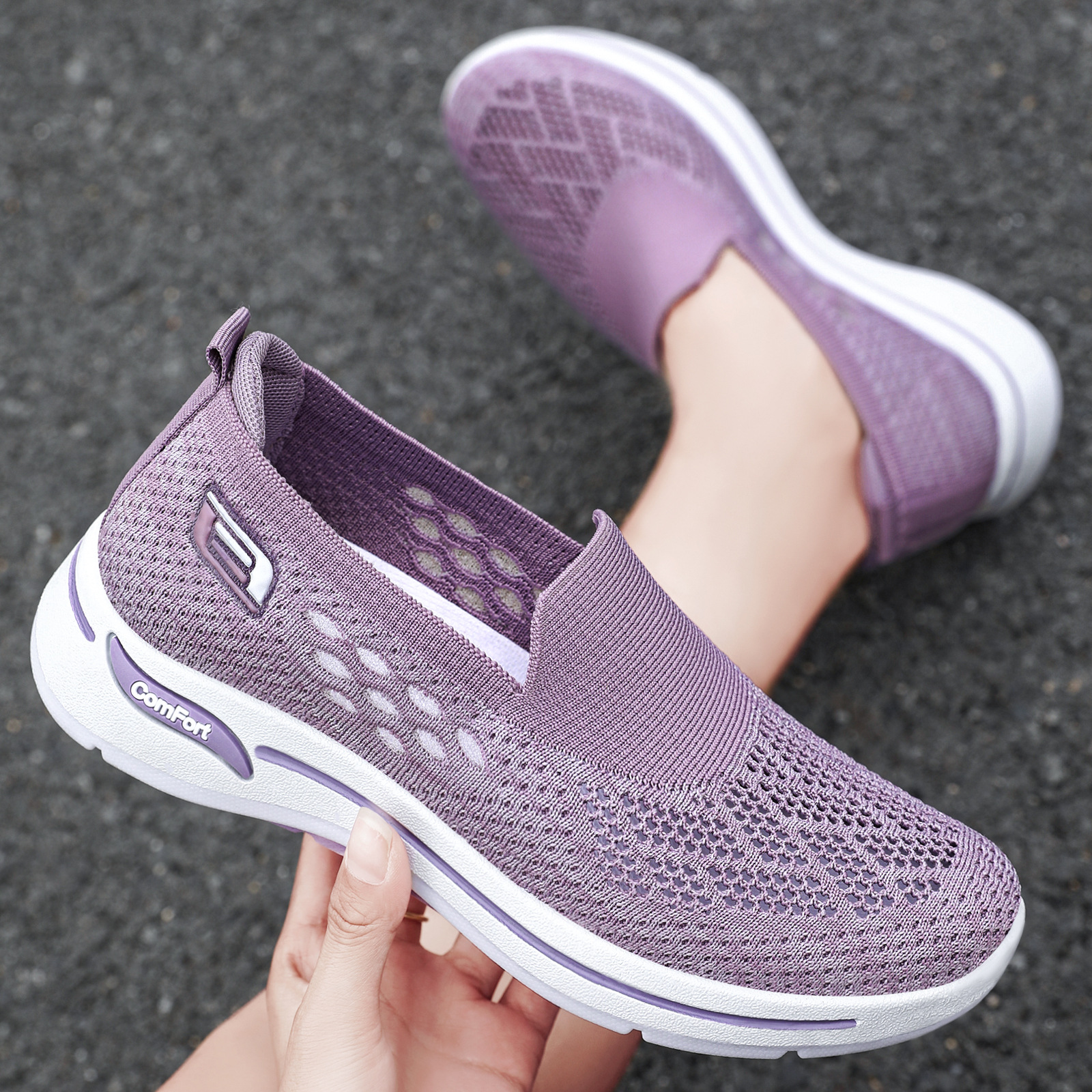Lightweight Women's Slip-On Sneakers – Breathable Mesh & Non-Slip Sole for Easy Walking