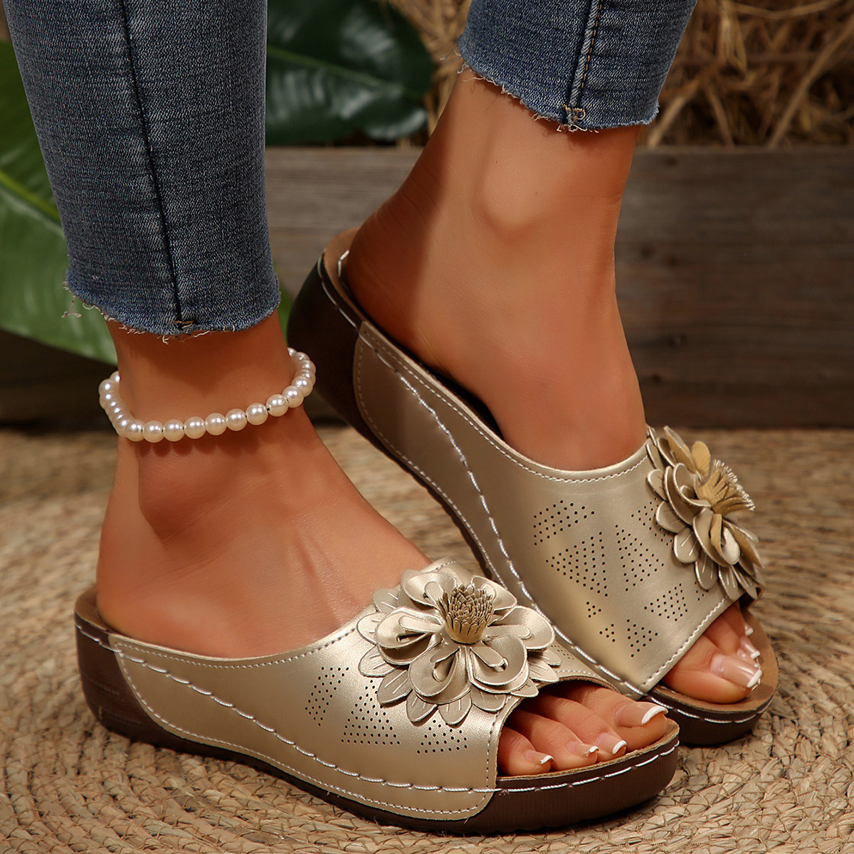 Women's Floral Decor Comfort Wedge Sandals