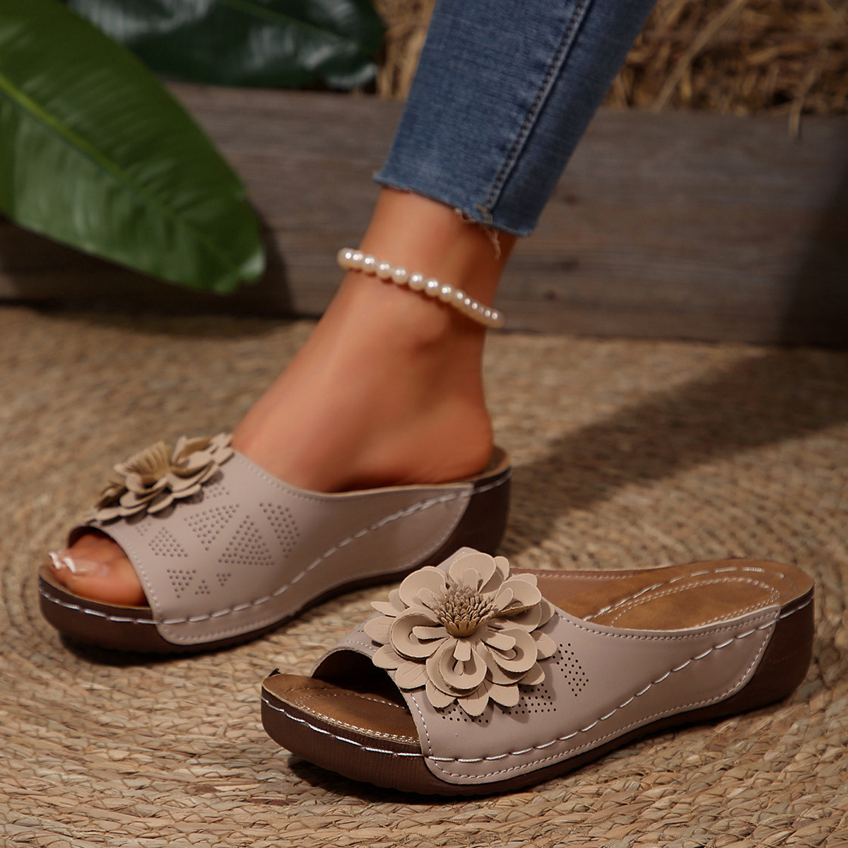 Women's Floral Decor Comfort Wedge Sandals