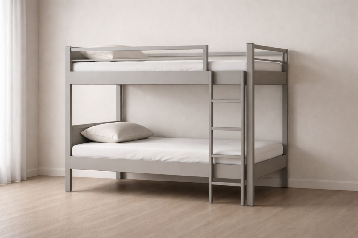 Lit superposé en acier gris avec matelas et oreillers