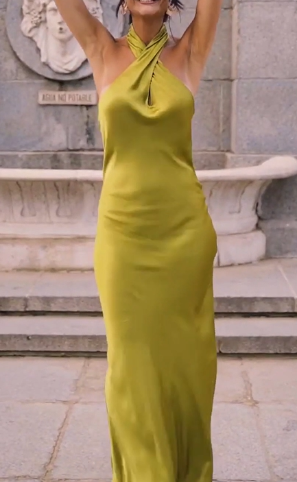 Cuello halter amarillo verdoso