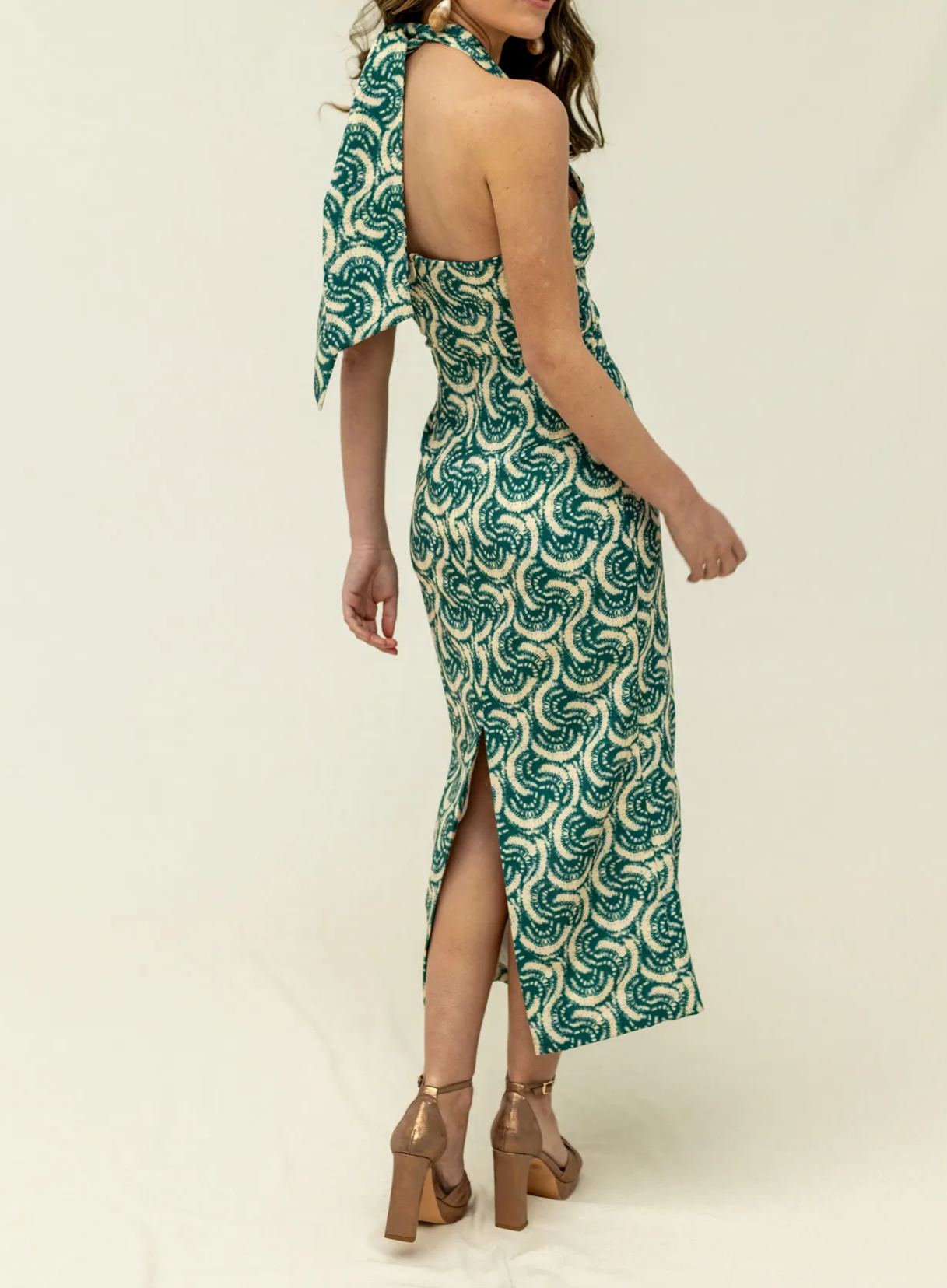 Cuello halter con aberturas verde estampado