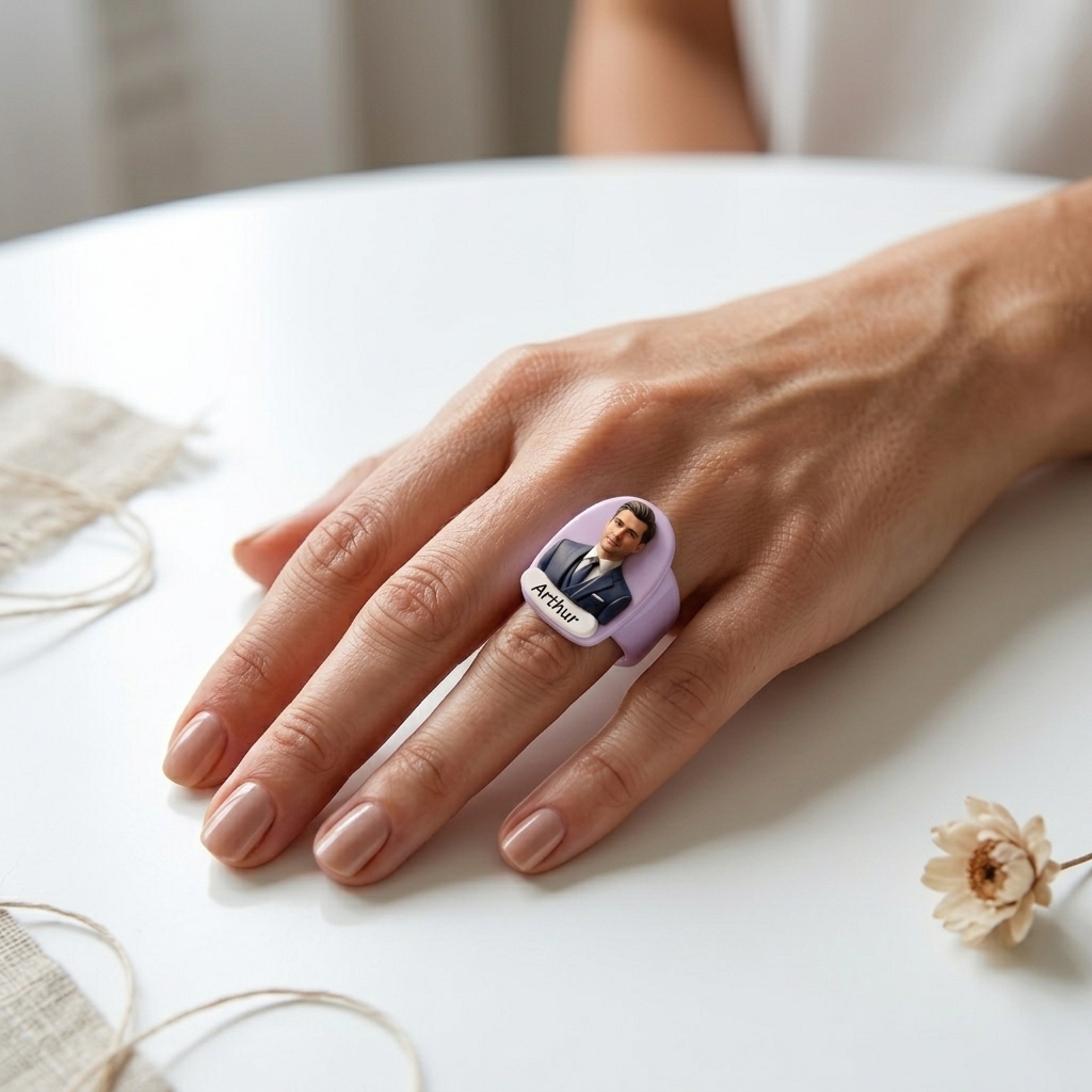 Personalized 3D figurine rings, custom commemorative jewelry, and meaningful gifts for couples.