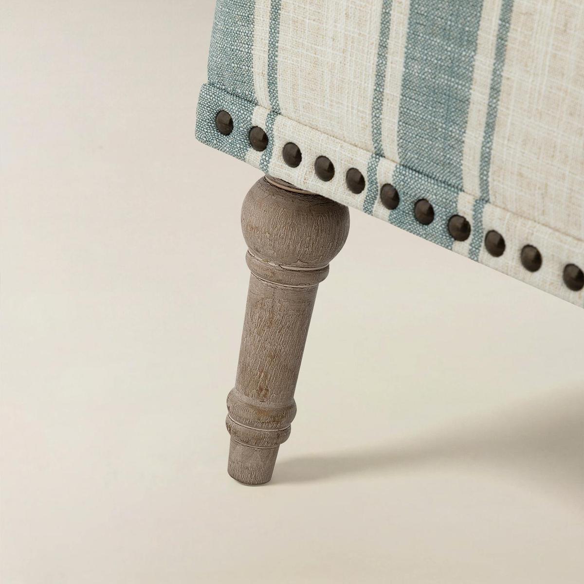 Lecce Farmhouse Armchair with Elegantly Legs