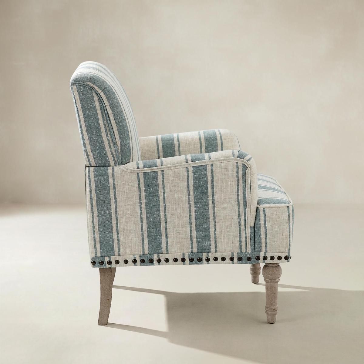 Lecce Farmhouse Armchair with Elegantly Legs