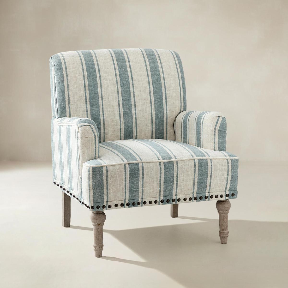 Lecce Farmhouse Armchair with Elegantly Legs
