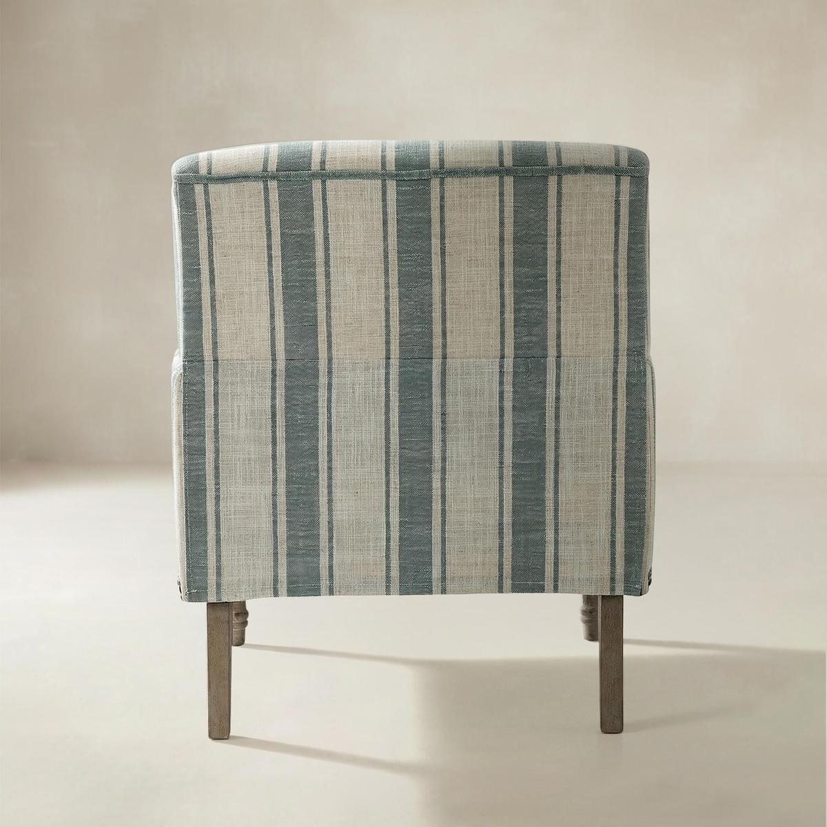 Lecce Farmhouse Armchair with Elegantly Legs