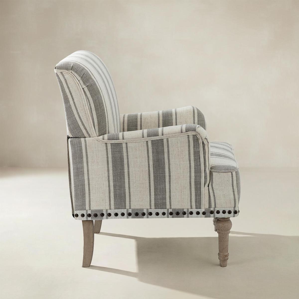 Lecce Farmhouse Armchair with Elegantly Legs