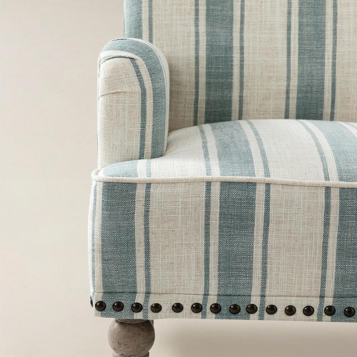 Lecce Farmhouse Armchair with Elegantly Legs