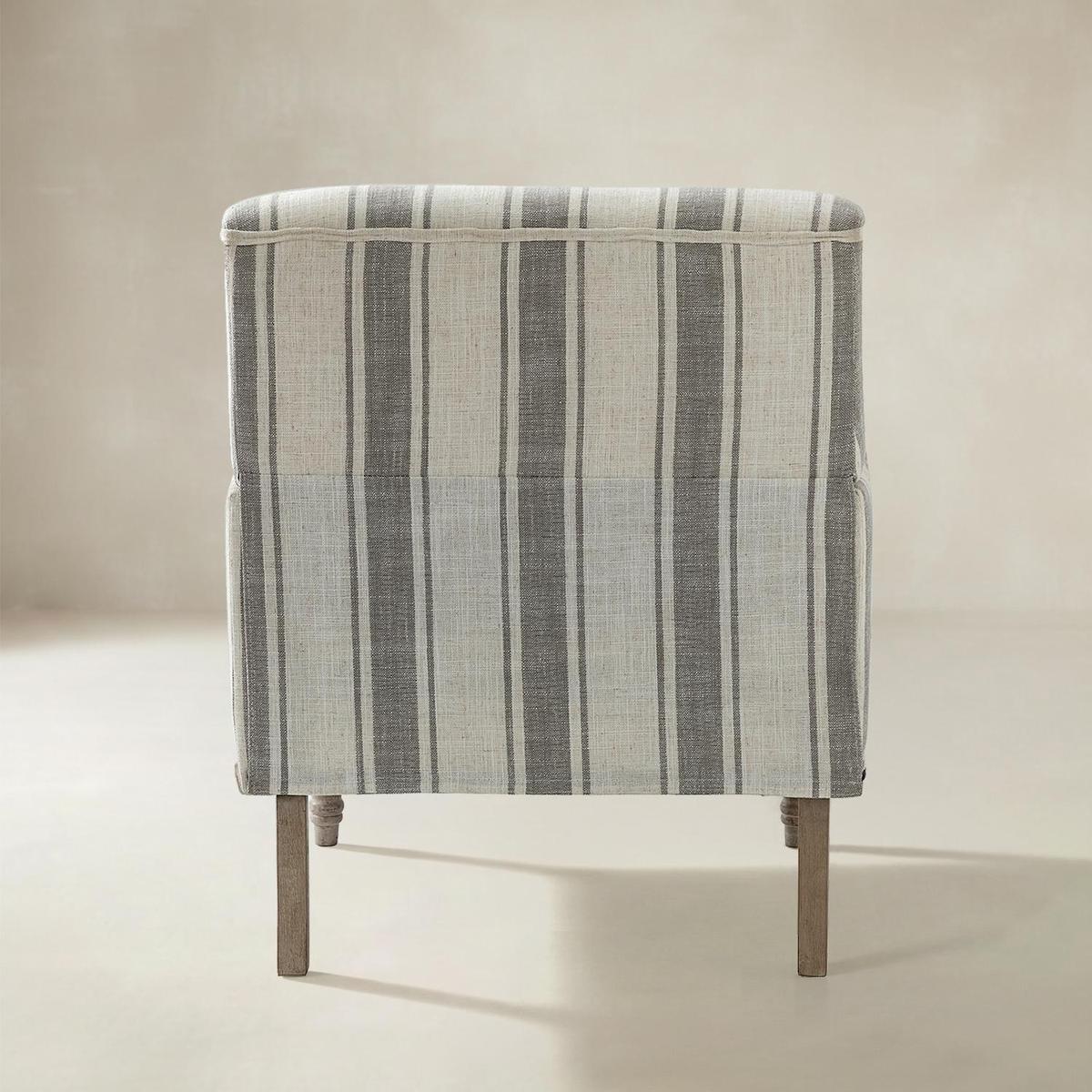 Lecce Farmhouse Armchair with Elegantly Legs