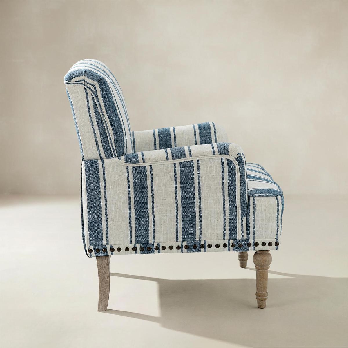 Lecce Farmhouse Armchair with Elegantly Legs