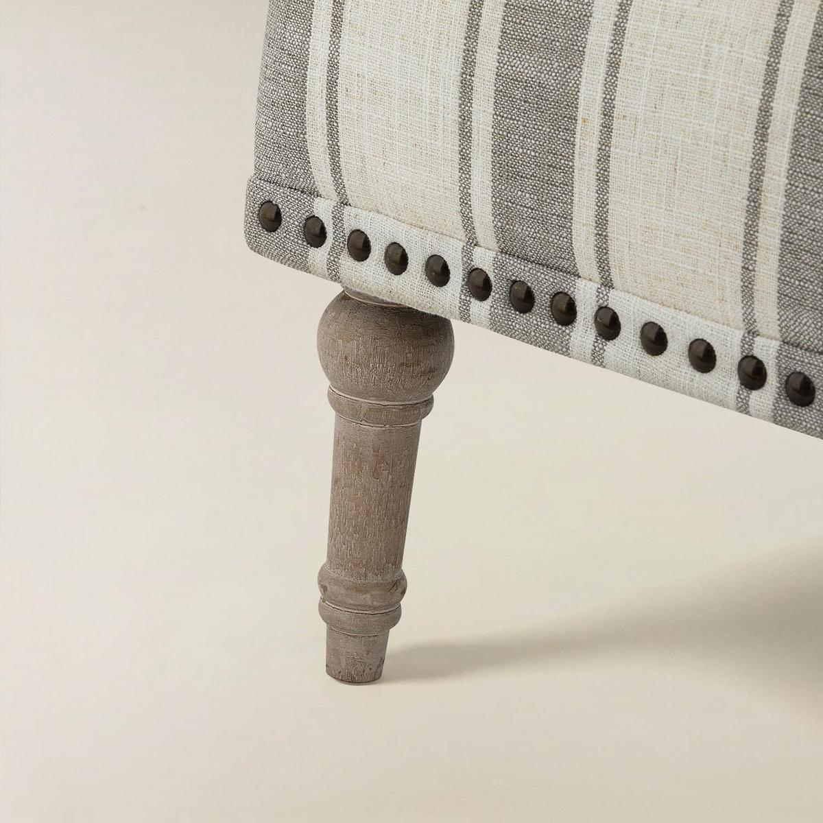 Lecce Farmhouse Armchair with Elegantly Legs