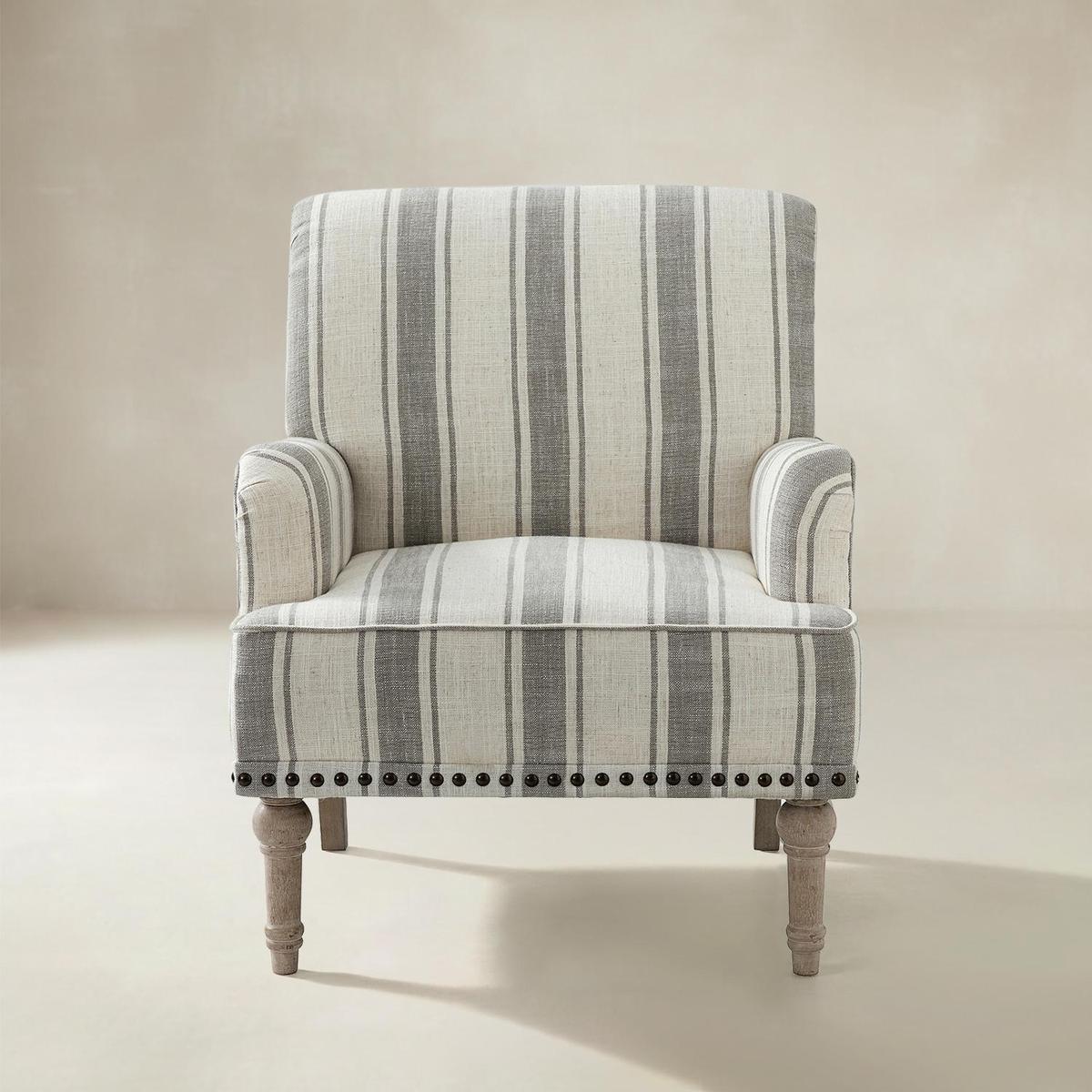 Lecce Farmhouse Armchair with Elegantly Legs