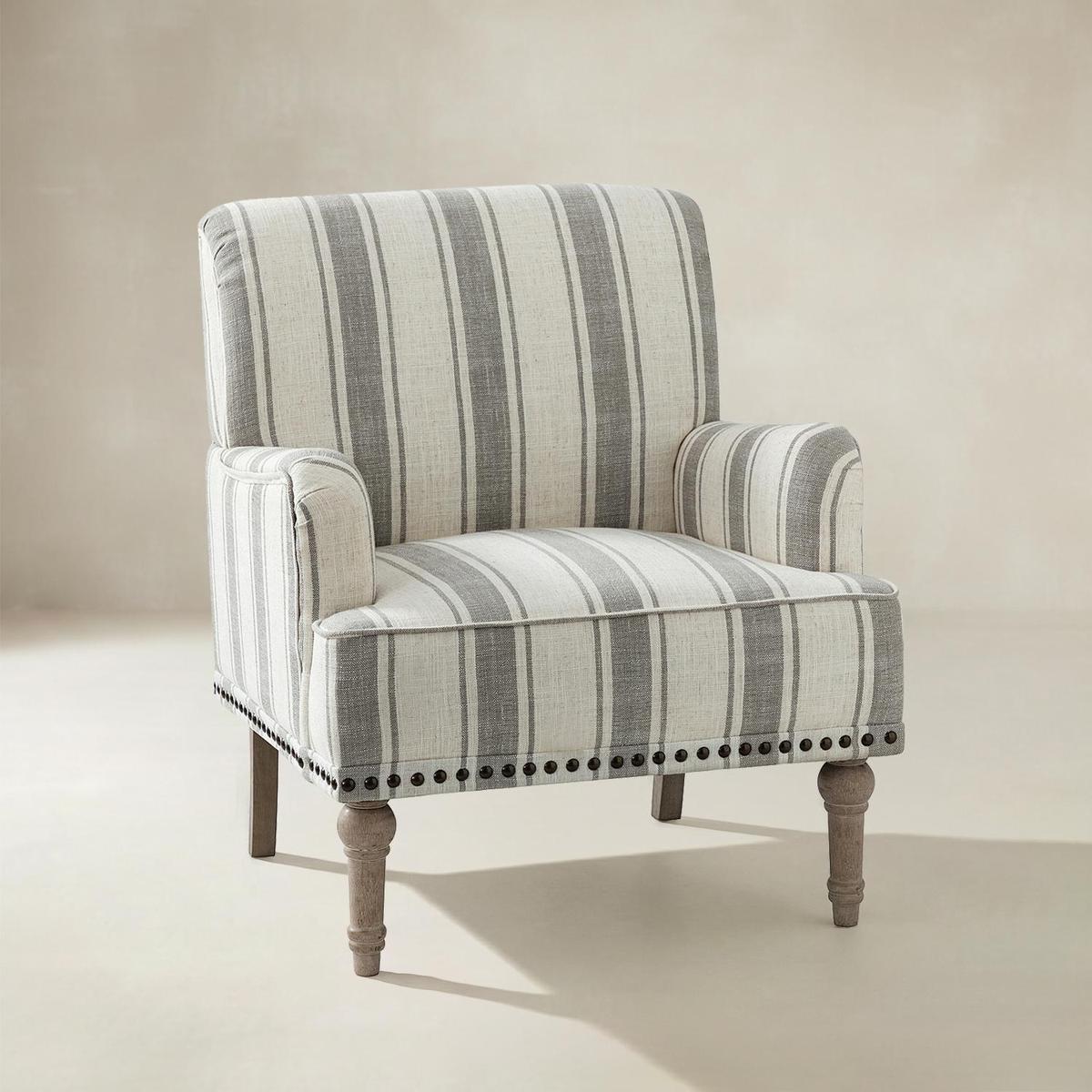 Lecce Farmhouse Armchair with Elegantly Legs