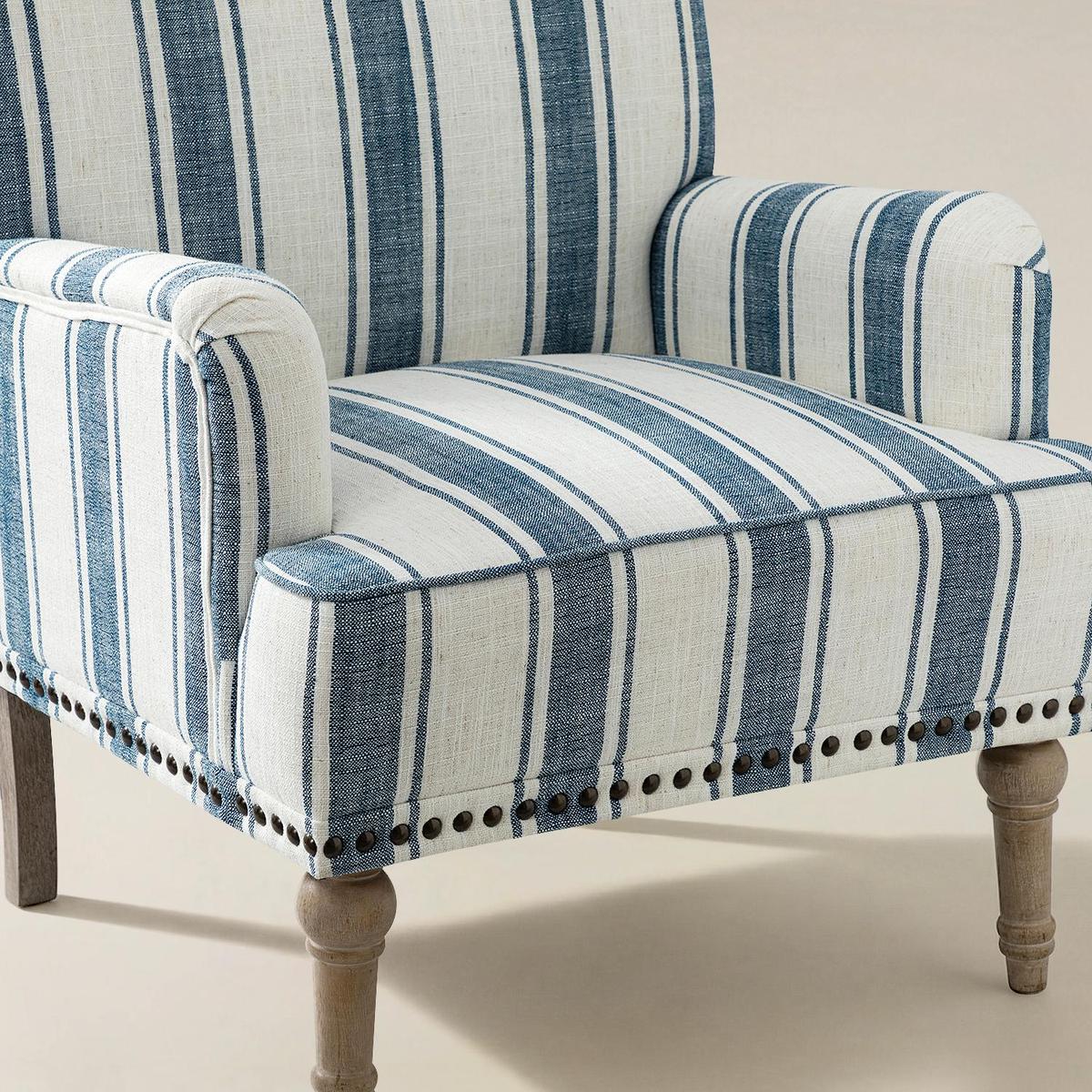 Lecce Farmhouse Armchair with Elegantly Legs