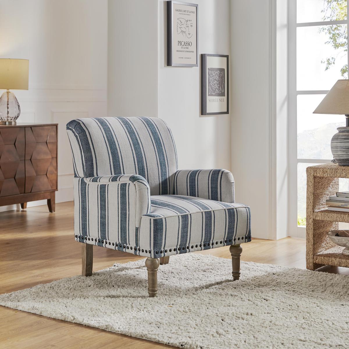 Lecce Farmhouse Armchair with Elegantly Legs