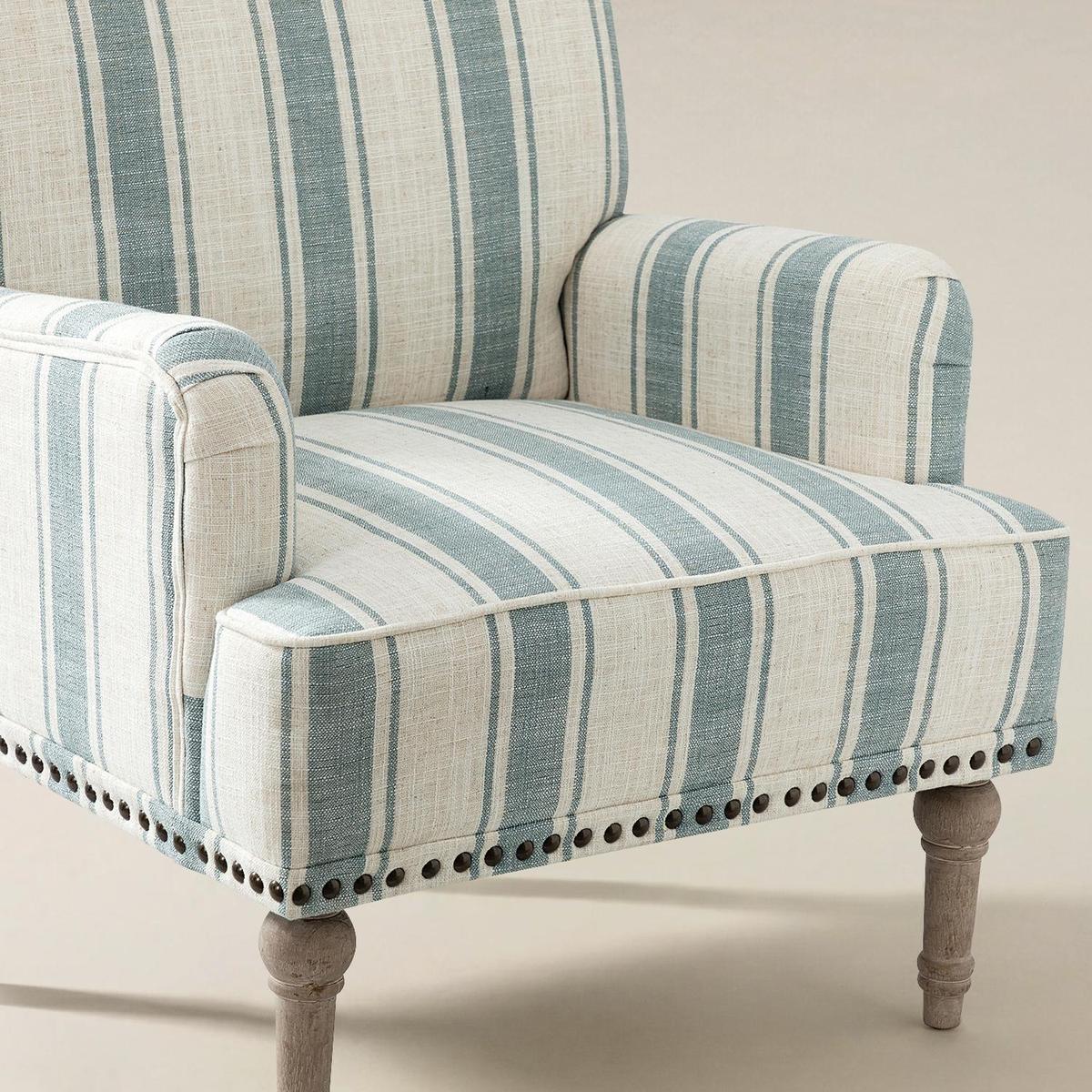 Lecce Farmhouse Armchair with Elegantly Legs