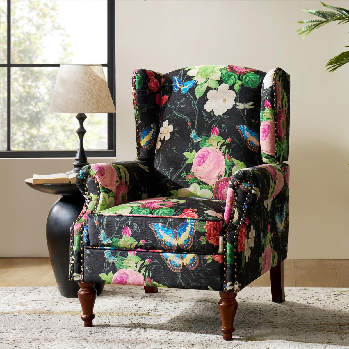 Wingback Armchair with Sturdy Spindle Legs