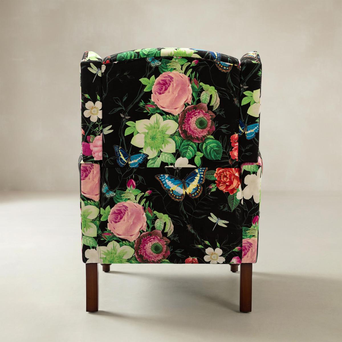 Wingback Armchair with Sturdy Spindle Legs