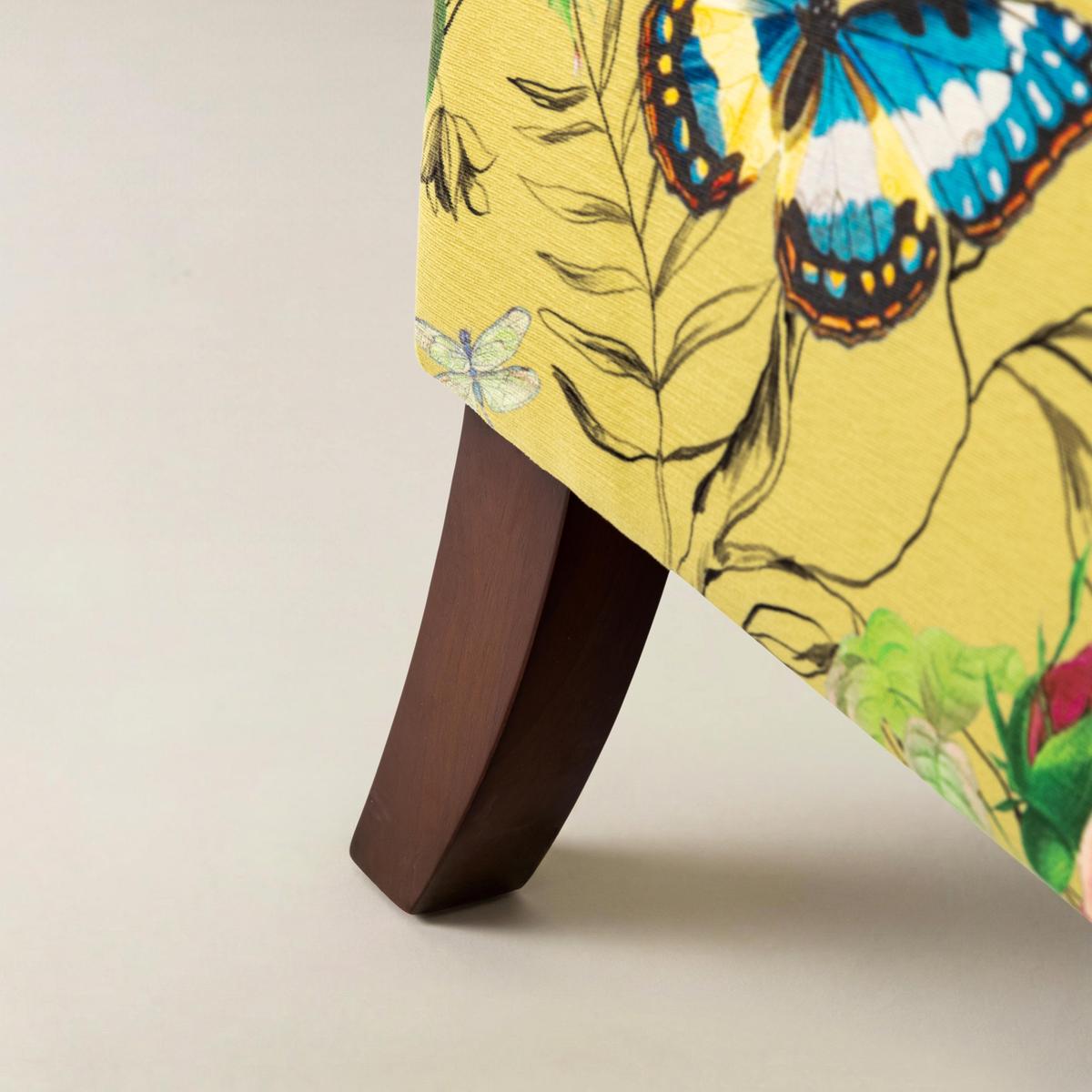 Wingback Armchair with Sturdy Spindle Legs