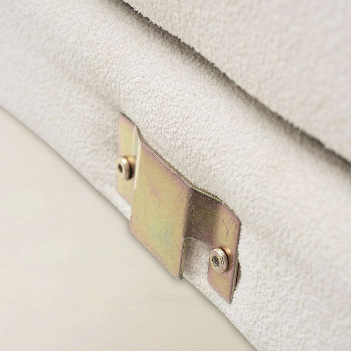 Hilario Loveseat with USB-C Ports Tufted Design