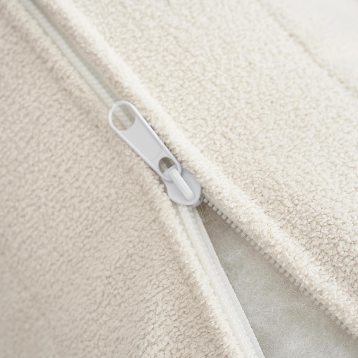 Hilario Loveseat with USB-C Ports Tufted Design