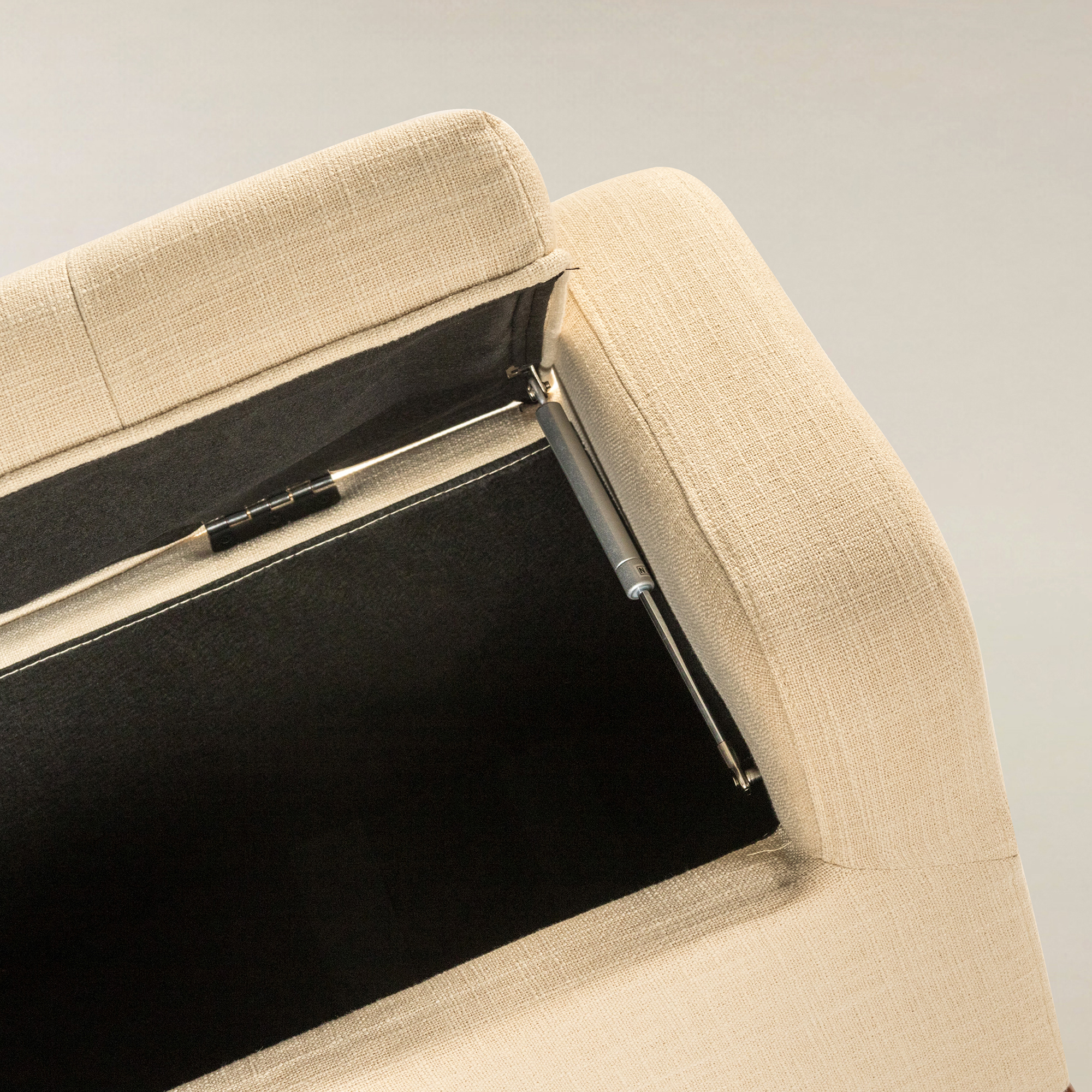 Clover Storage Bench – Tufted Seat with Hidden Organiser Space