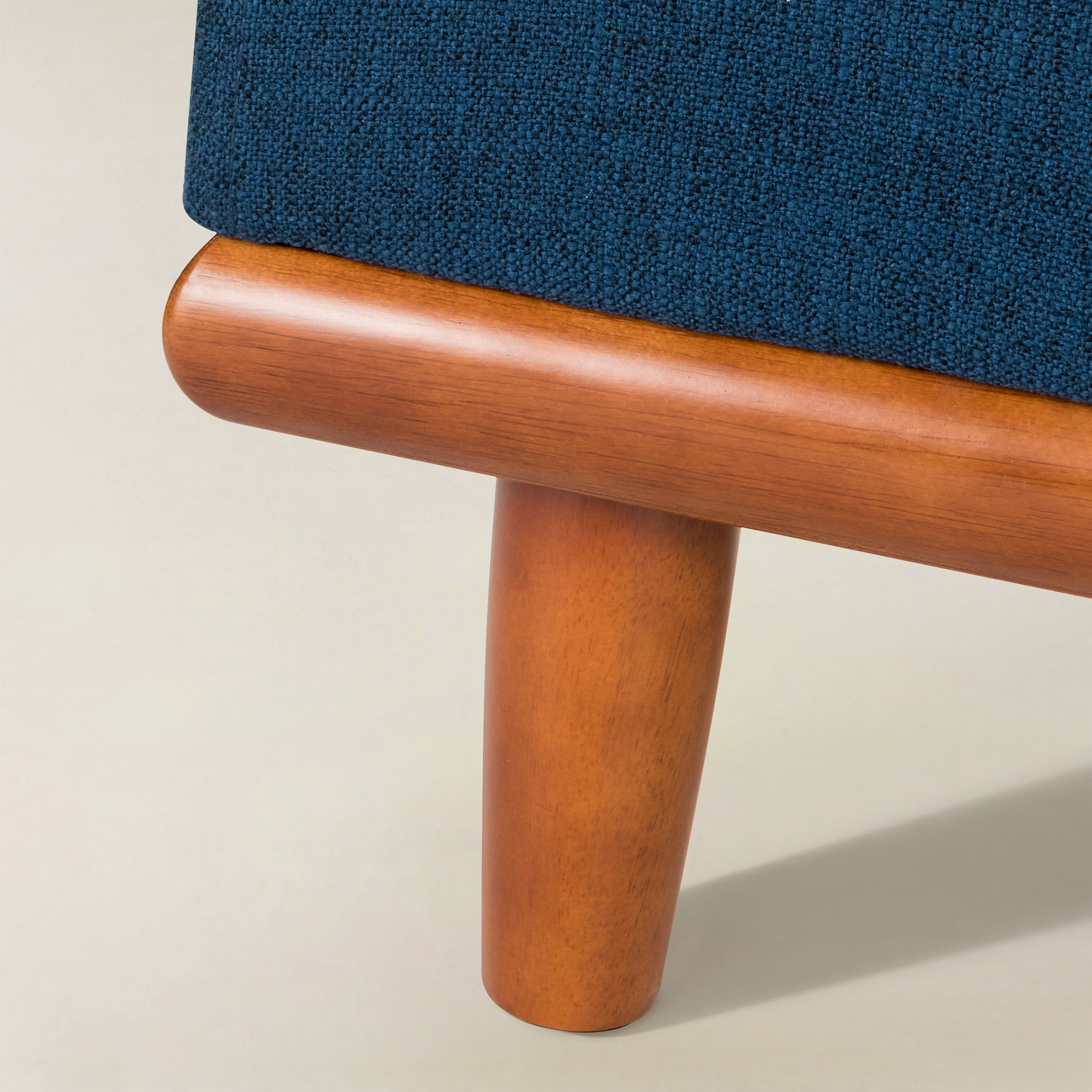 Clover Storage Bench – Tufted Seat with Hidden Organiser Space