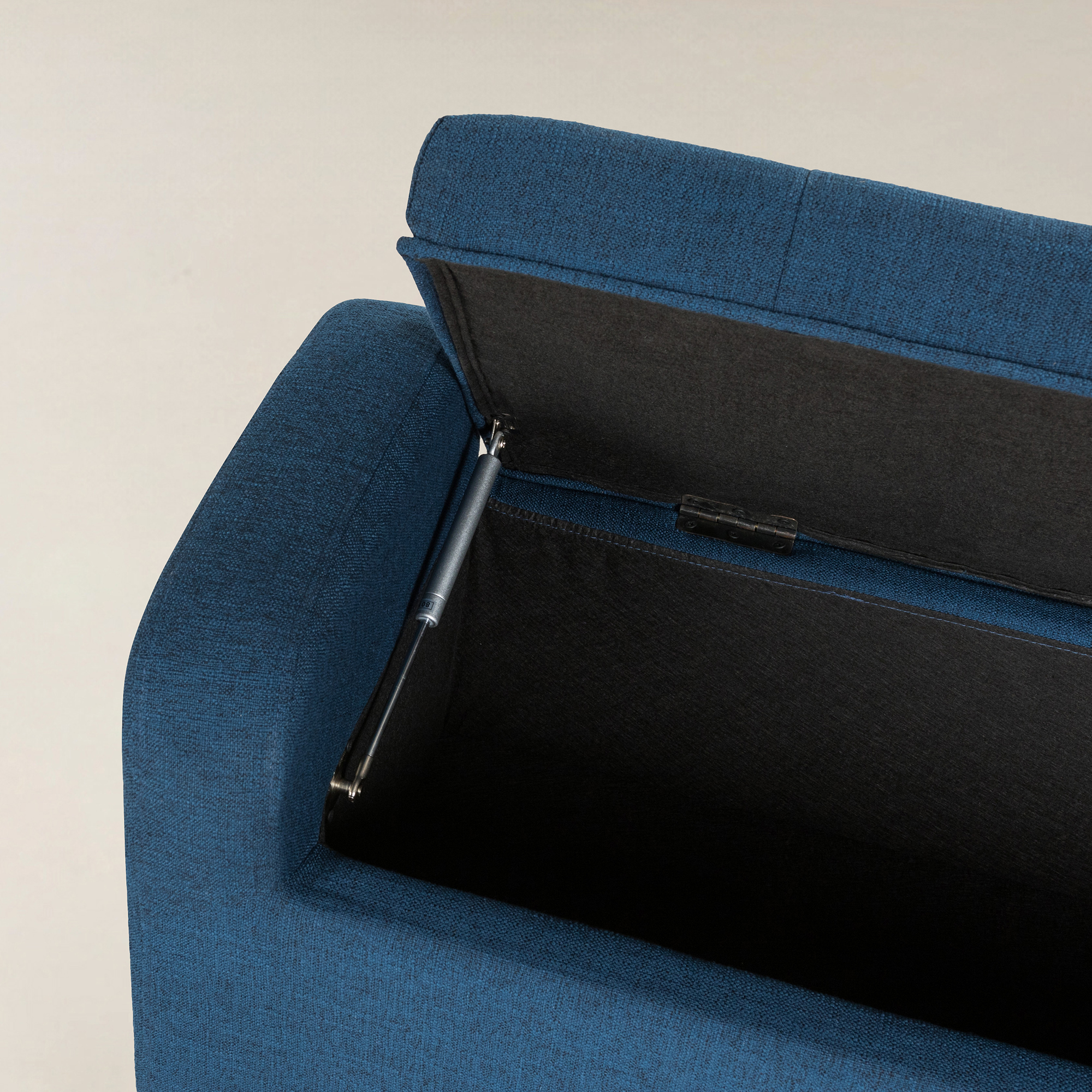 Clover Storage Bench – Tufted Seat with Hidden Organiser Space