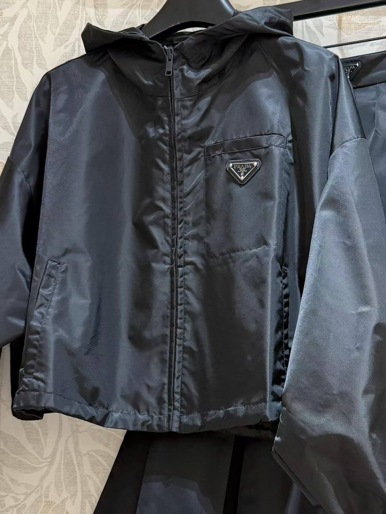 PRD Nylon hooded short jacket