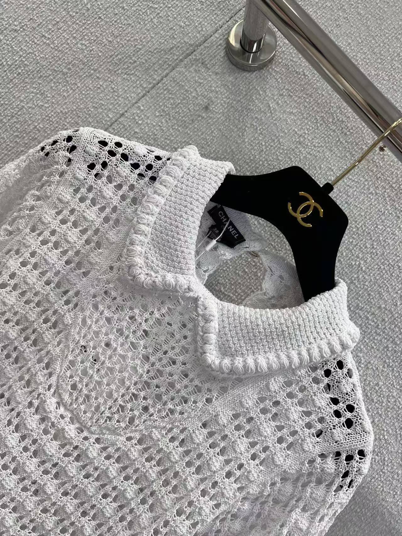 CC 26SS   Hollow knit doll collar top