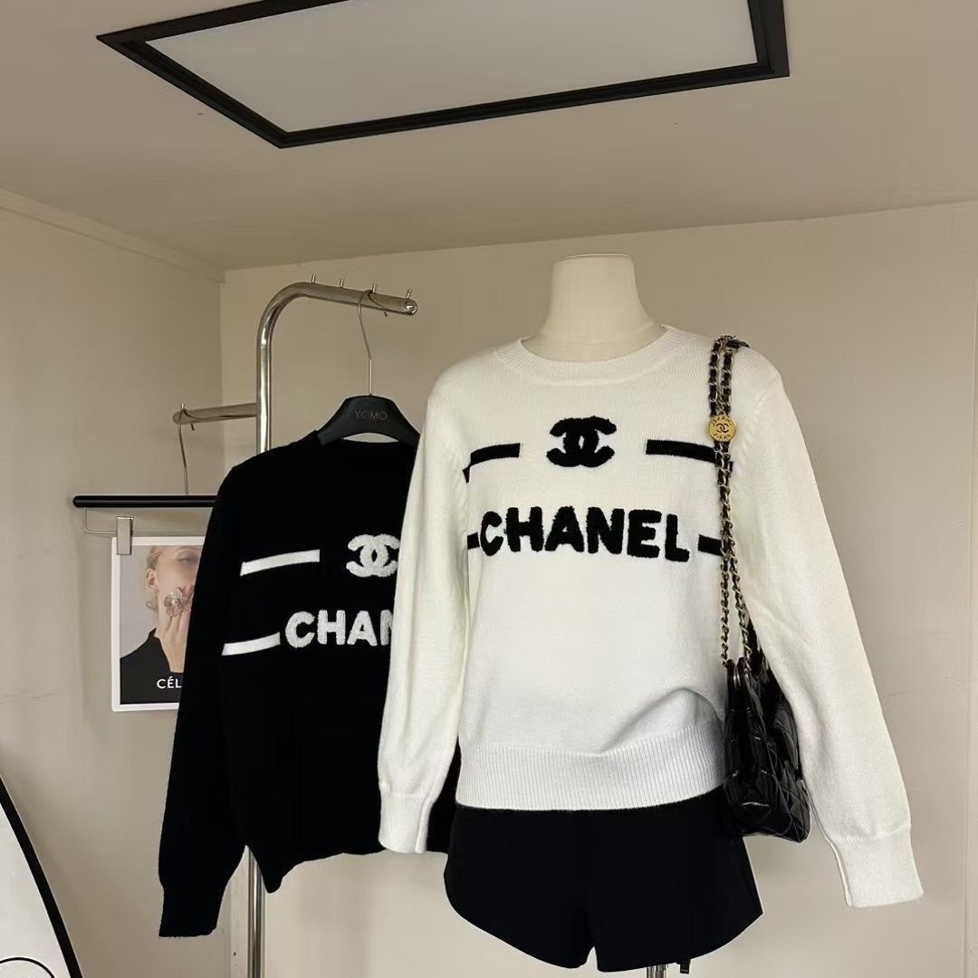CC Classic embroidered LOGO sweater in black and white