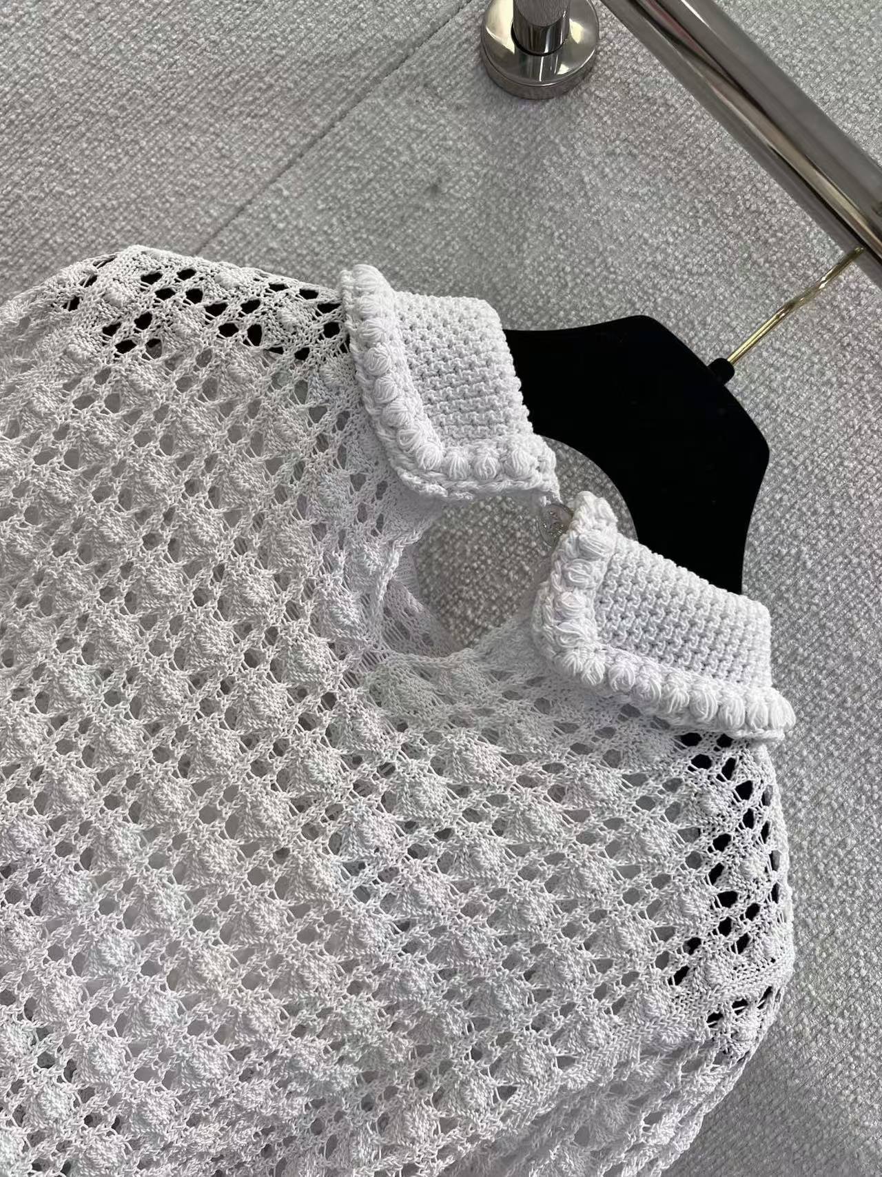 CC 26SS   Hollow knit doll collar top